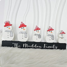 Load image into Gallery viewer, Snowmen Family on Stand
